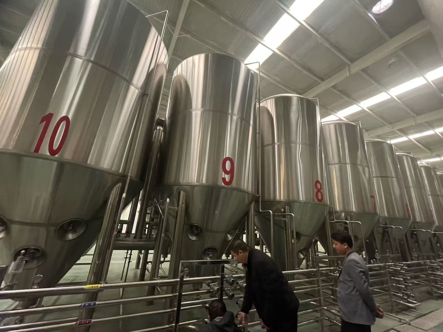 郾城精酿啤酒设备厂—平面布置、设备设计、制造、调试、培训等一条龙服务